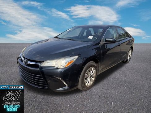 Used 2016 Toyota Camry LE image 3