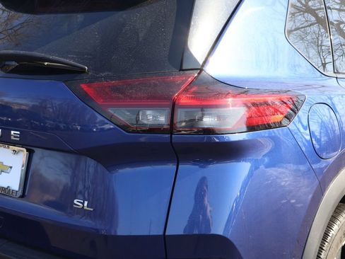 Used 2023 Nissan Rogue SL FWD image 7