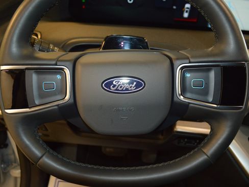 Used 2025 Ford Expedition Active AWD/4WD image 19