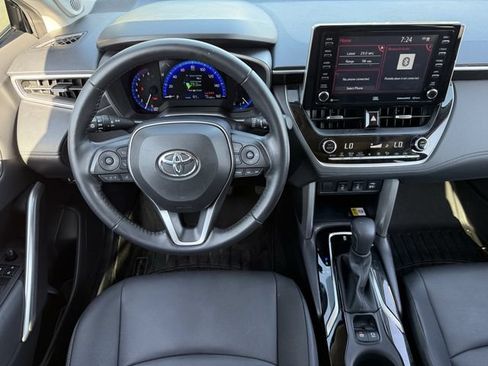 Used 2022 Toyota Corolla Cross XLE w/ Convenience Package AWD/4WD image 12