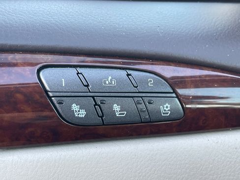 Used 2011 Buick Lucerne Super image 15