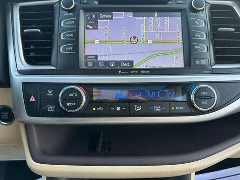 Used 2016 Toyota Highlander XLE image 36