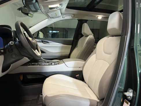 Certified 2026 INFINITI QX60 Luxe w/ Cargo Package FWD image 12