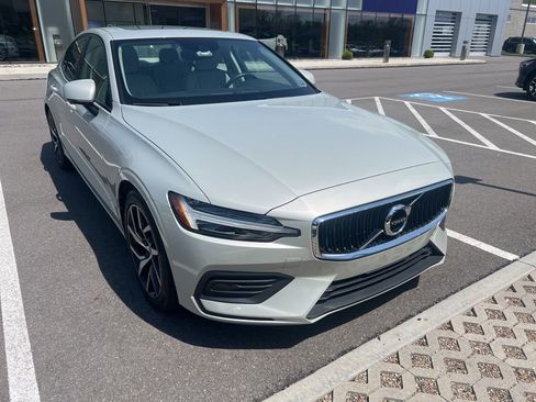 Used 2019 Volvo S60 T6 Momentum w/ Premium Package AWD/4WD image 3