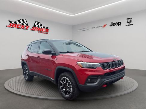 Used 2025 Jeep Compass Trailhawk w/ Trailhawk Elite Group AWD/4WD image 13