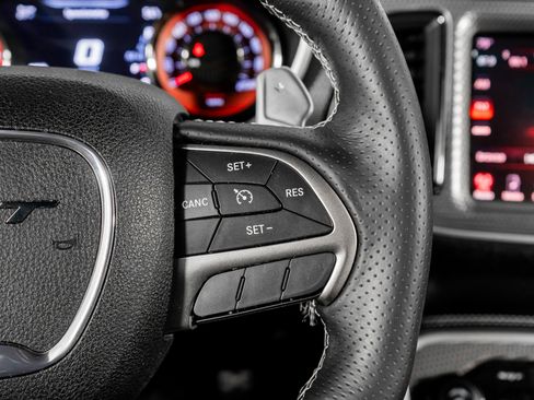 Used 2015 Dodge Challenger SRT Hellcat image 39