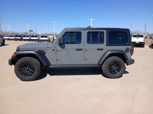 Used 2021 Jeep Wrangler Unlimited Sport image 3