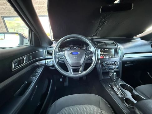Used 2018 Ford Explorer XLT w/ Equipment Group 201A FWD image 53