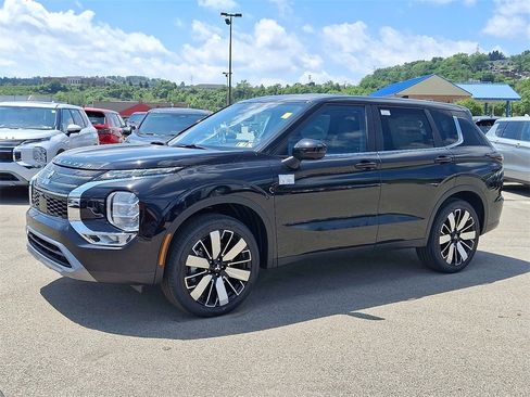 New 2025 Mitsubishi Outlander SE image 2