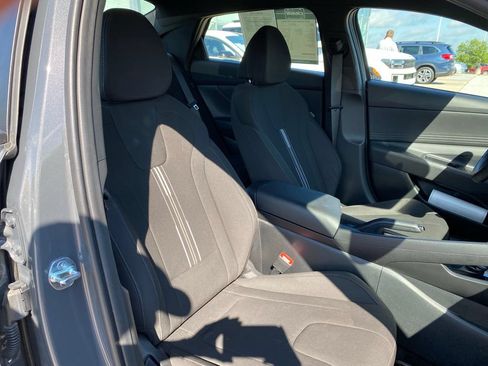 Used 2025 Hyundai Elantra Sport FWD image 30