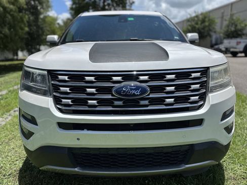 Used 2017 Ford Explorer Limited w/ Equipment Group 301A FWD image 10