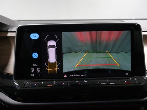 Used 2024 Volkswagen Atlas SE image 27