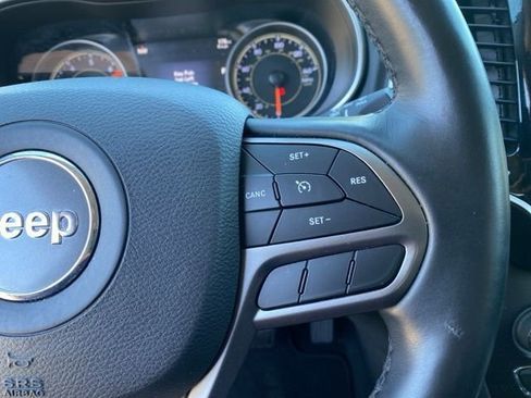 Used 2019 Jeep Cherokee Limited FWD image 21