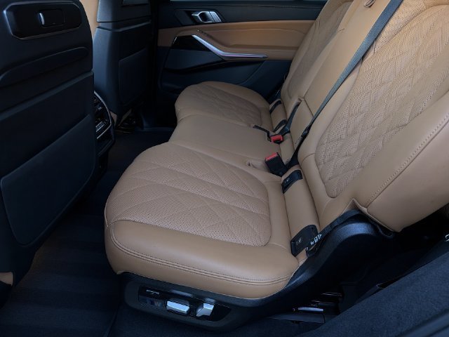 Used 2025 BMW X7 xDrive40i w/ M Sport Package AWD/4WD image 20
