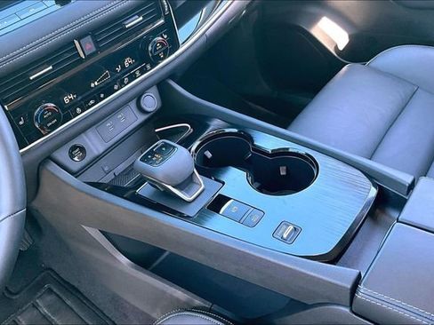 Certified 2025 Nissan Rogue SL FWD image 15