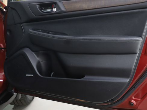 Used 2016 Subaru Outback 3.6R Limited image 9