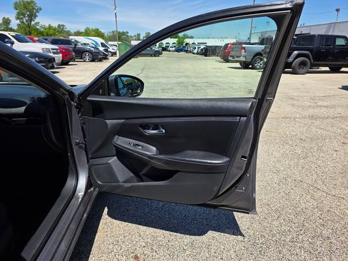 Used 2020 Nissan Sentra SV FWD image 39