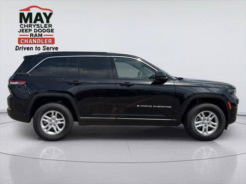 Certified 2024 Jeep Grand Cherokee Laredo w/ Trailer Tow Package AWD/4WD image 8
