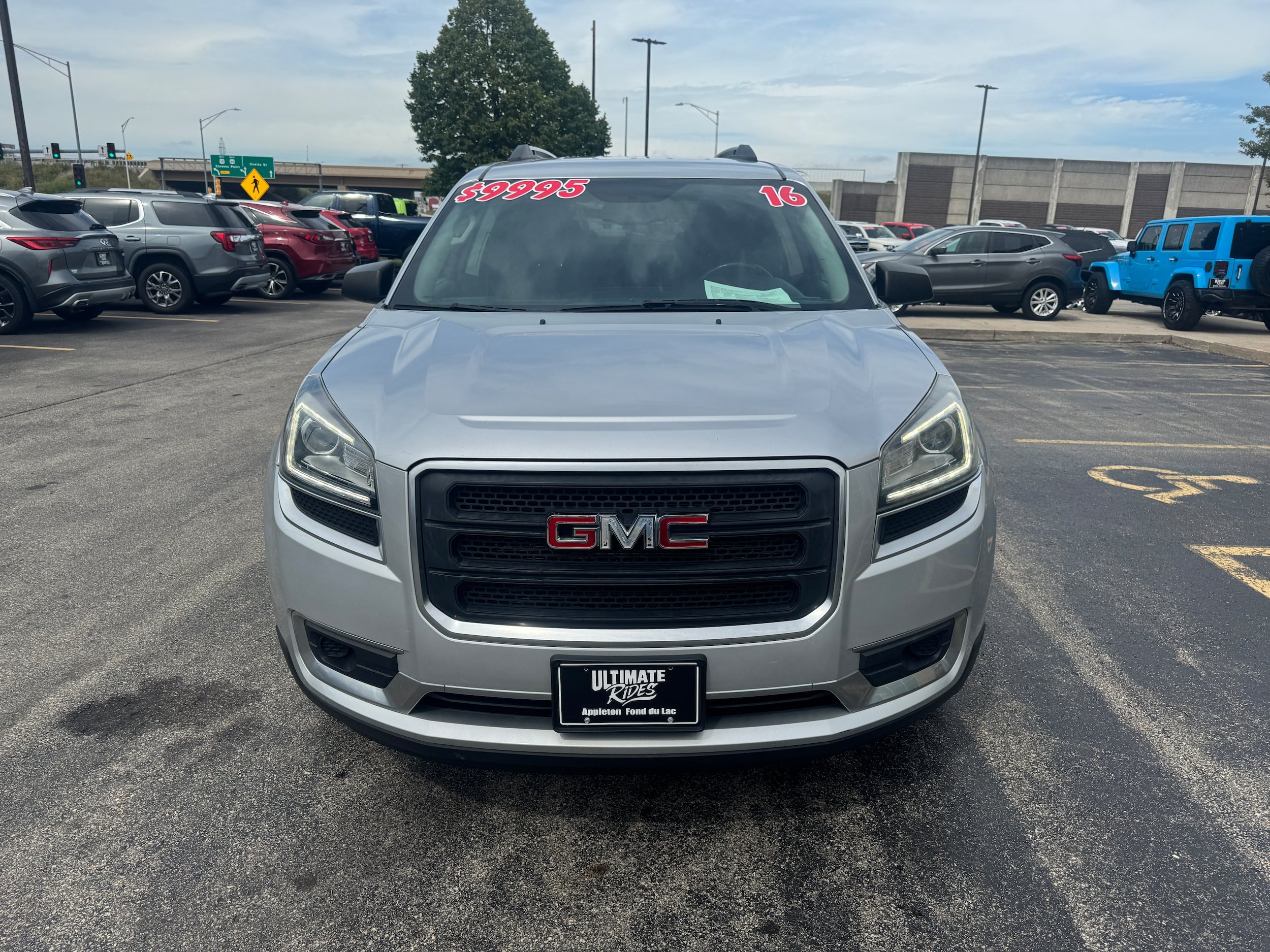 Used 2016 GMC Acadia SLE AWD/4WD image 2