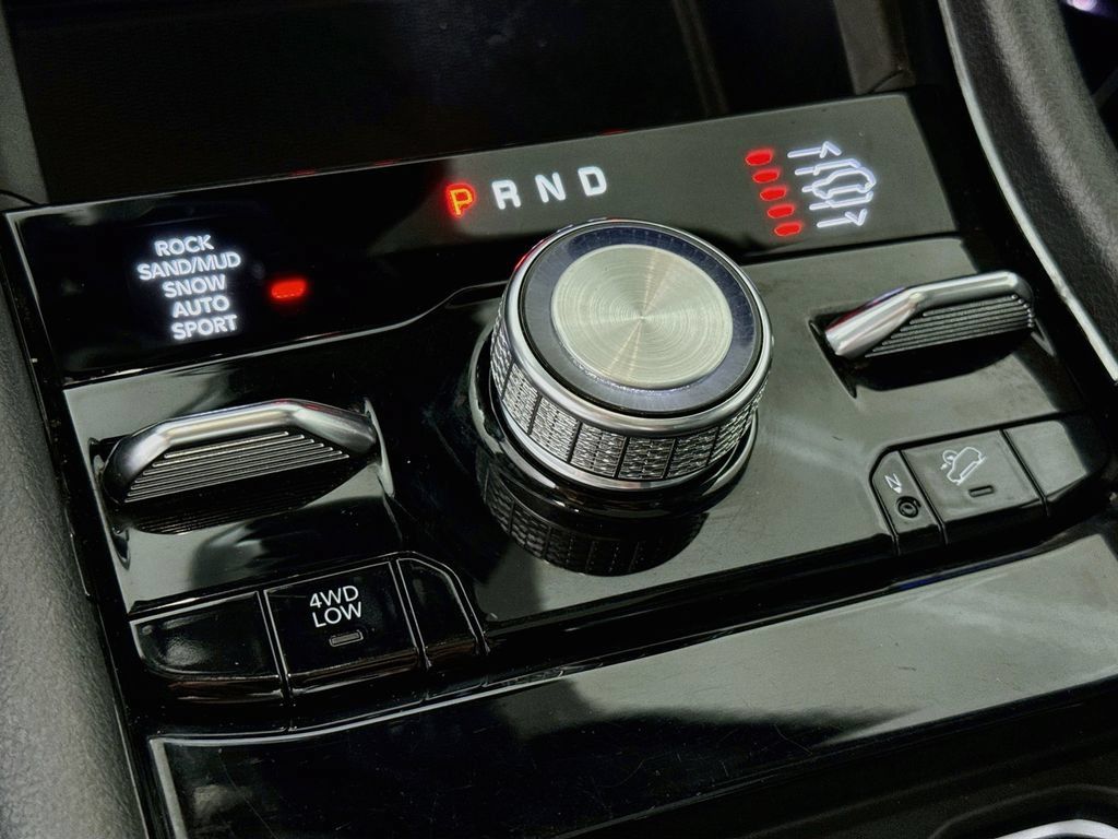 Used 2023 Jeep Grand Cherokee Overland w/ Adv Protech Group III AWD/4WD image 10