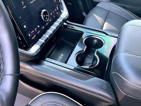 Used 2025 GMC Yukon Elevation w/ LPO, Elevation Black Package image 17