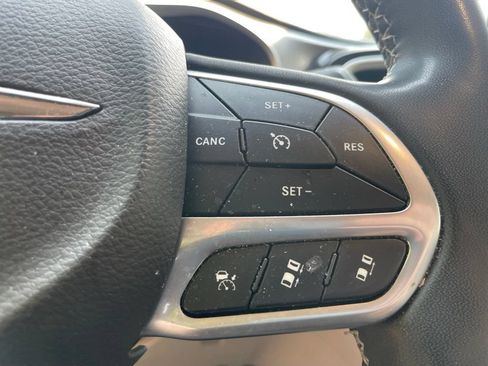 Used 2022 Chrysler Pacifica Touring-L FWD image 14