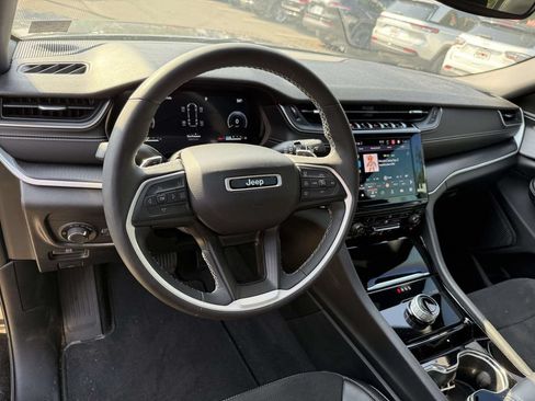 Used 2023 Jeep Grand Cherokee L Laredo AWD/4WD image 2