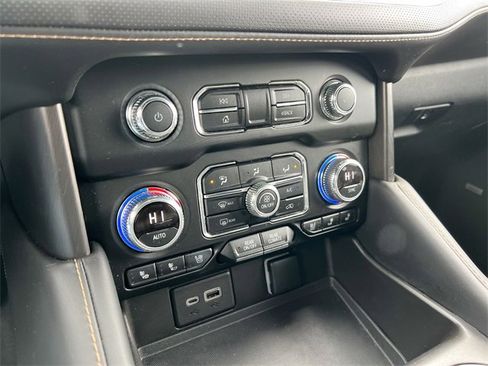 Used 2023 GMC Yukon AT4 w/ Technology Package image 11