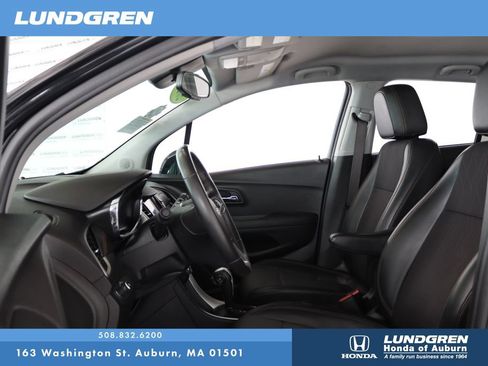 Used 2020 Chevrolet Trax LT w/ Redline Edition FWD image 10