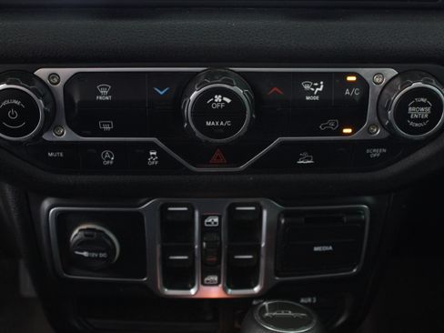 Used 2025 Jeep Gladiator Sport AWD/4WD image 19