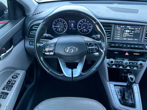 Used 2020 Hyundai Elantra Limited image 15