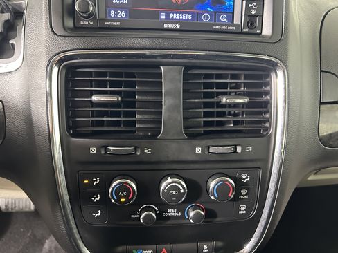Used 2020 Dodge Grand Caravan SE w/ UConnect Hands-Free Group FWD image 19