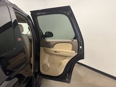 Used 2010 Chevrolet Tahoe LT w/ Luxury Package AWD/4WD image 31
