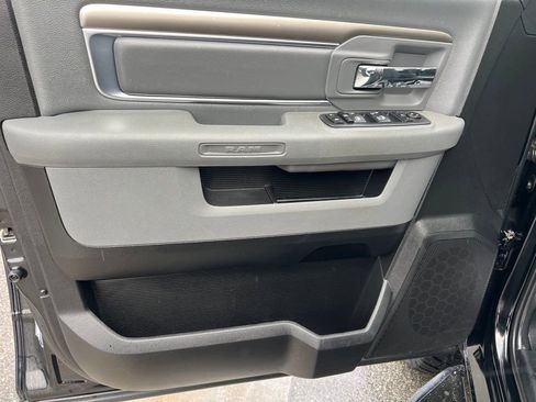 Used 2020 RAM 1500 Classic SLT w/ Luxury Group image 14