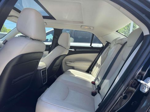 Used 2016 Chrysler 300 C AWD/4WD image 8