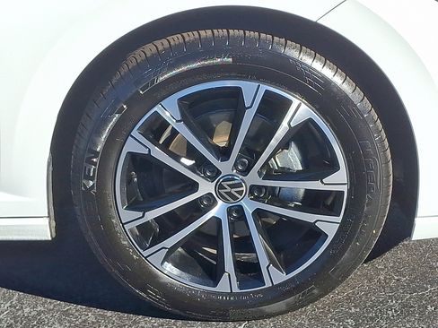 Certified 2025 Volkswagen Jetta Sport image 8