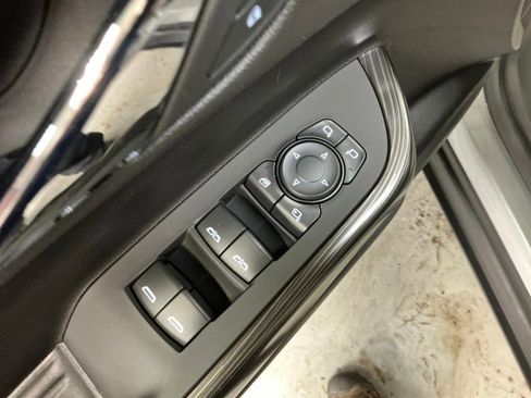 Certified 2023 GMC Acadia SLT w/ Technology Package image 12