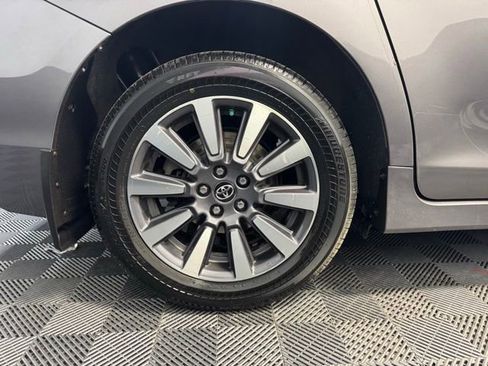 Used 2018 Toyota Sienna XLE AWD/4WD image 44