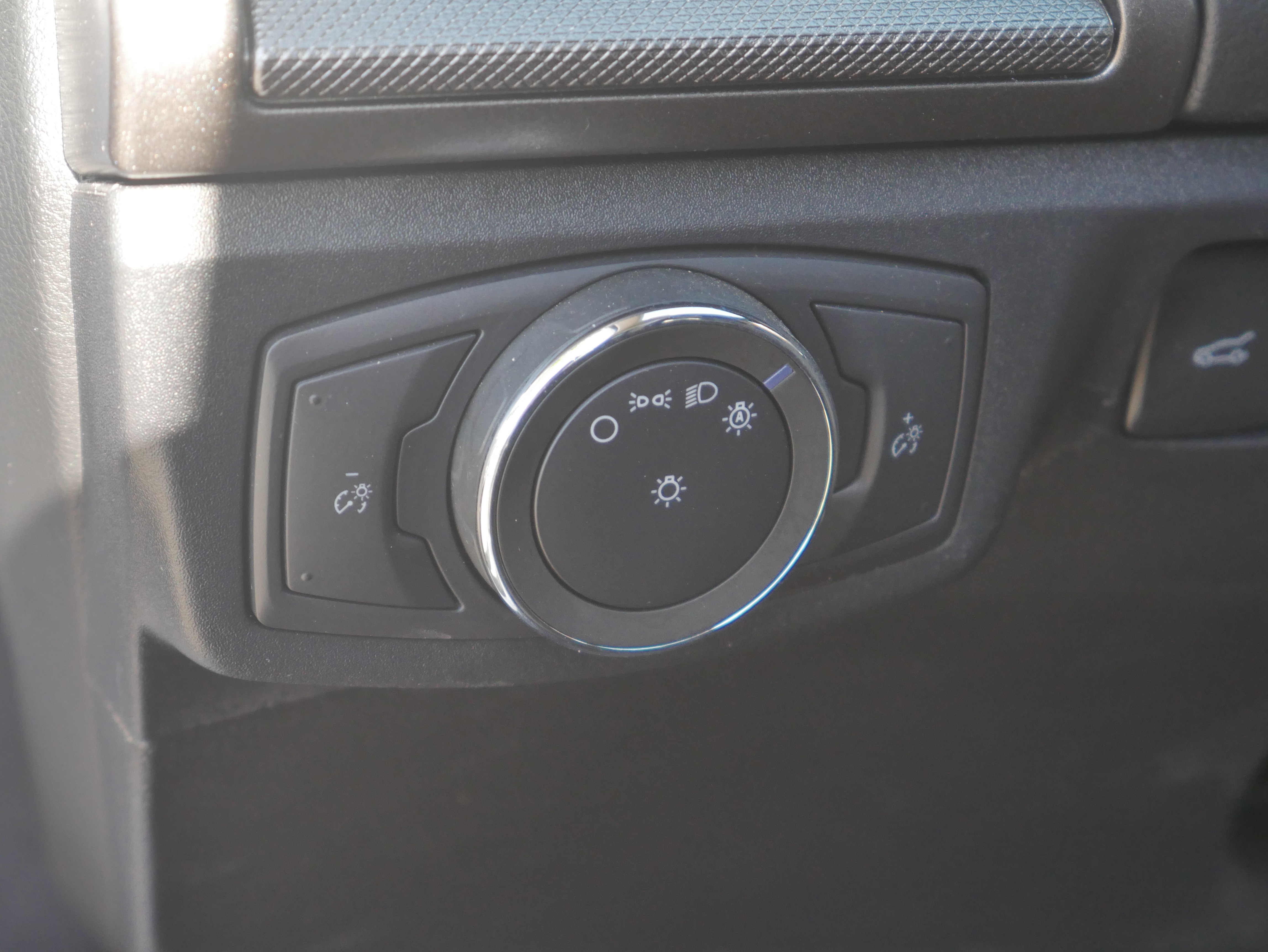 Used 2020 Ford Fusion SE AWD/4WD image 5