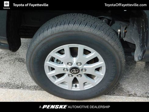 Used 2025 Toyota Tacoma SR5 AWD/4WD image 8
