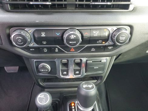 Used 2025 Jeep Wrangler Sport image 26