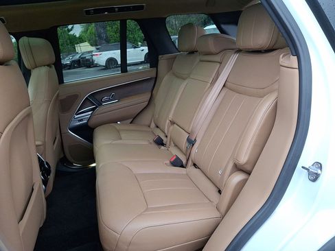 Certified 2025 Land Rover Range Rover SE AWD/4WD image 26