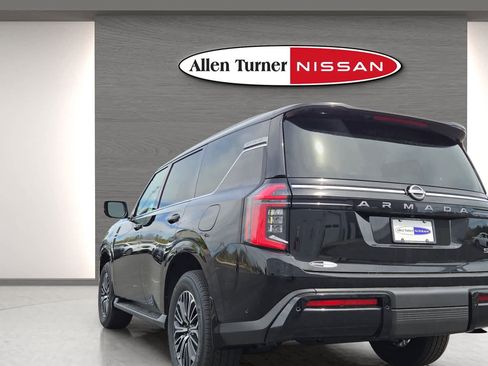 Used 2025 Nissan Armada SL w/ Captain's Chari Seat Package image 9