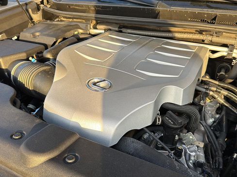 Used 2022 Lexus GX 460 Premium w/ Premium Package image 32