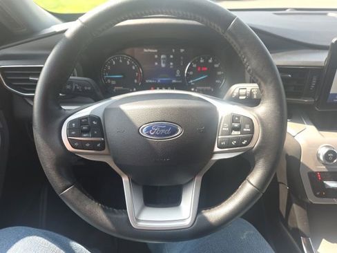 Used 2024 Ford Explorer XLT w/ Equipment Group 202A AWD/4WD image 38