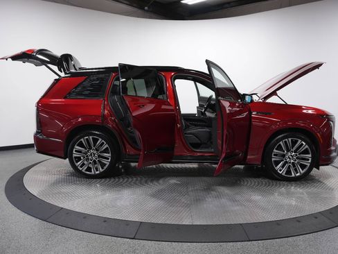 Used 2026 Cadillac Vistiq Platinum w/ LPO, Floor Liner Package AWD/4WD image 13