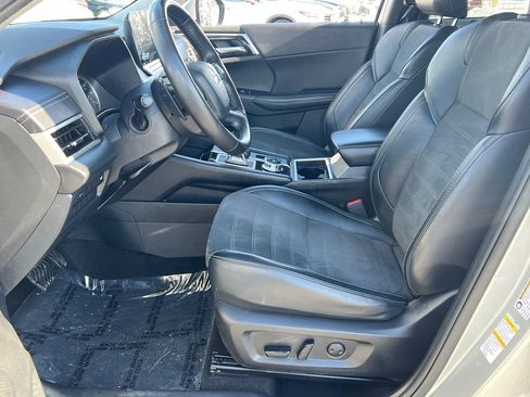 Used 2024 Mitsubishi Outlander SE image 18