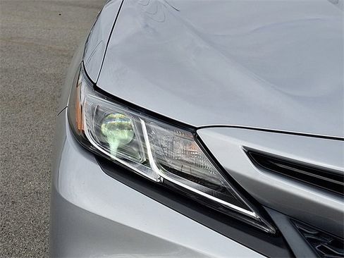Used 2018 Toyota Camry SE w/ Moonroof Package image 26