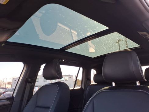 Used 2023 Volkswagen Tiguan SE R-Line image 16