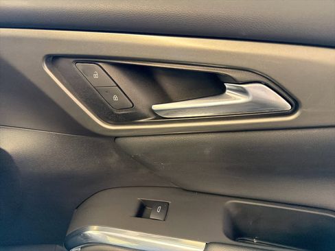 Used 2025 Chevrolet Traverse LT image 31